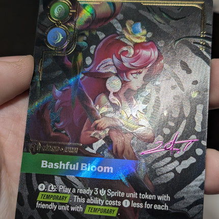 Lillia - Bashful Bloom (Signature) (230*/219) - Unleashed Foil (Unique) (018739)